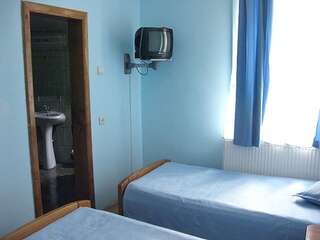 Хостелы Hostel Sport Крайова Двухместный номер с 1 кроватью или 2 отдельными кроватями-4